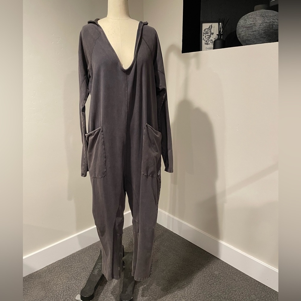 SOLD! FREE PEOPLE HOTSHOT LONG-SLEEVE ONESIE-BLACK